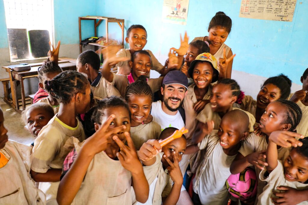 ragazzi in circolo 